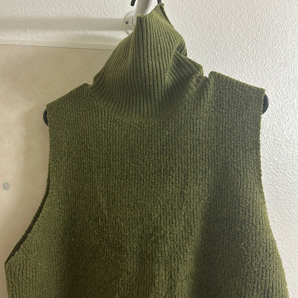 Sleeveless wool vest